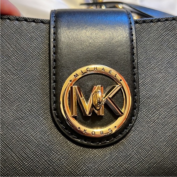 Michael Kors purse - Picture 7 of 17